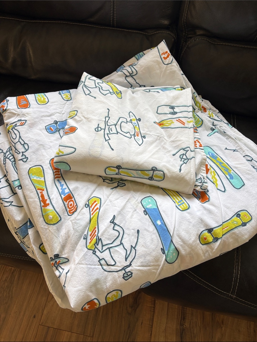 Garnet Hill, duvet and top sheet skateboard print 100% Cotton